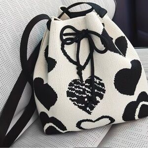 BLACK & WHITE HEART PURSE by Gecko